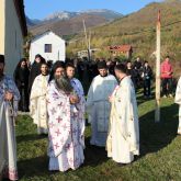 Митрополит Црногорско-приморски Амфилохије служио Св. Литургију и парастос пострадалом Стефану Церовићу у Белом Пољу код Пећи