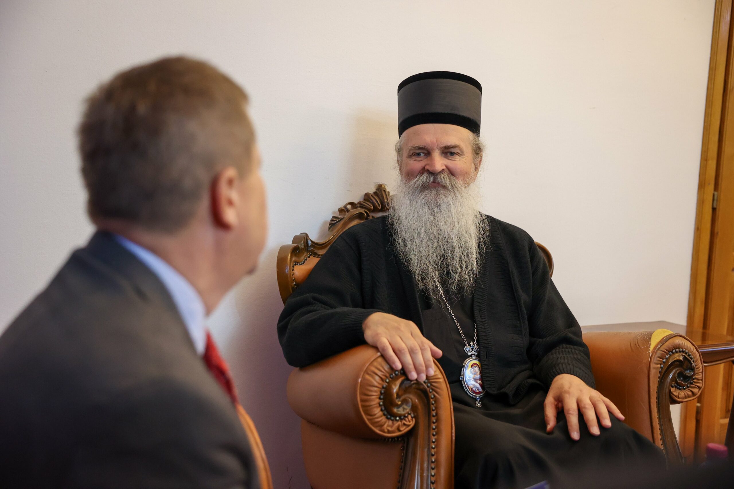 Епископ рашко-призренски се састао са шефом делегације ЕУ на Косову ...